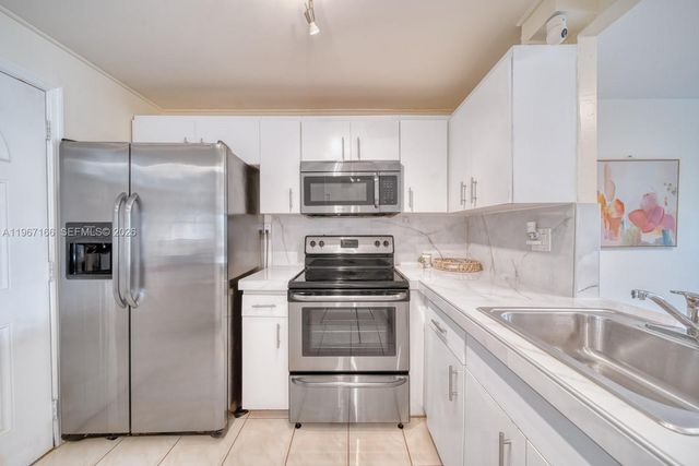 3849 NE 169th St 412, North Miami Beach, FL 33160