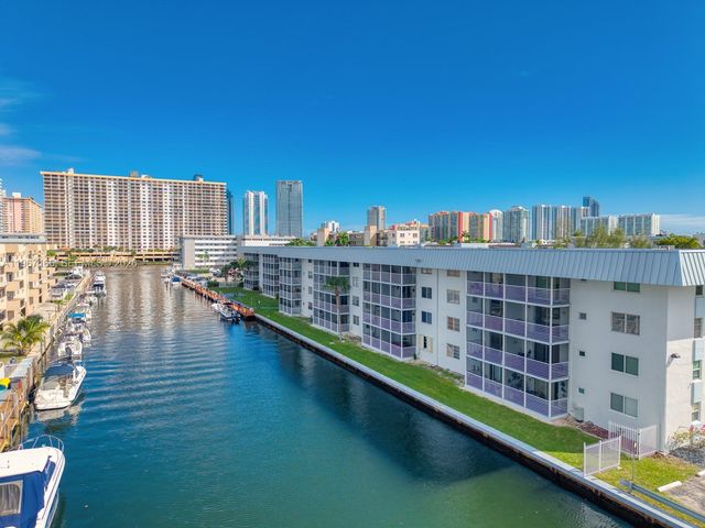 3849 NE 169th St 412, North Miami Beach, FL 33160