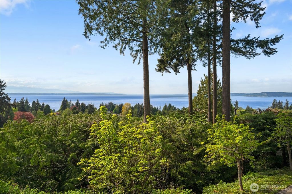 7393 Braemar Drive, Edmonds, WA 98026