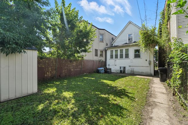4834 W Potomac Avenue, Chicago, IL 60651
