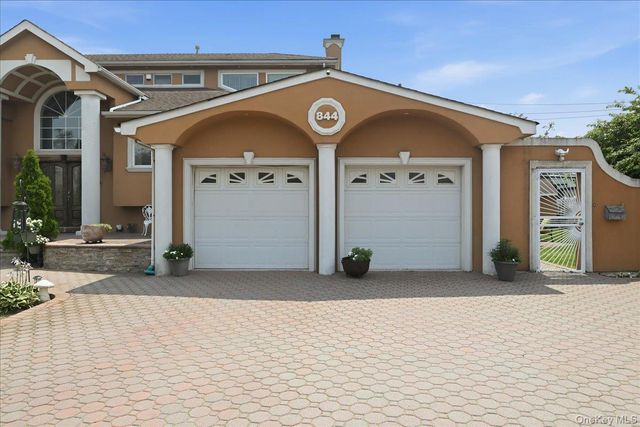 844 Park Lane, North Woodmere, NY 11581