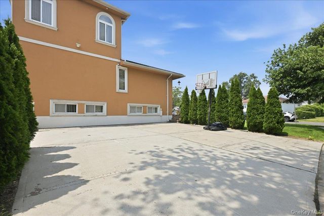 844 Park Lane, North Woodmere, NY 11581