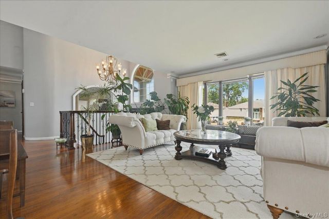 844 Park Lane, North Woodmere, NY 11581