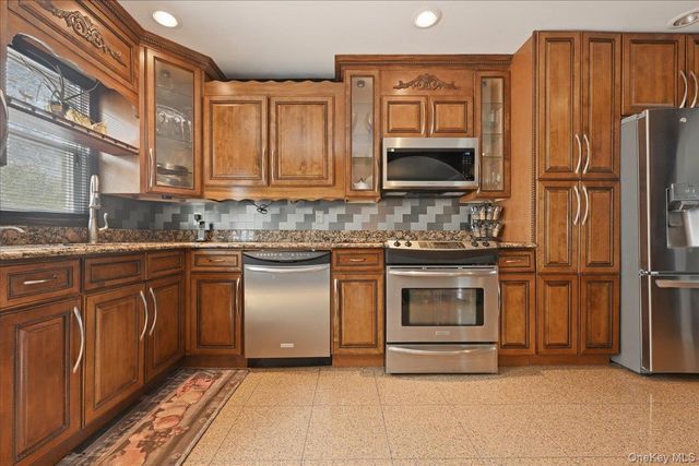 844 Park Lane, North Woodmere, NY 11581