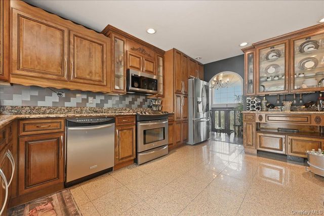 844 Park Lane, North Woodmere, NY 11581