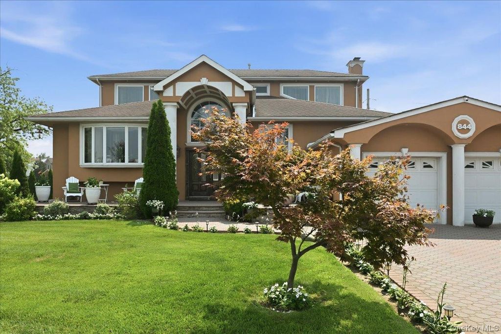 844 Park Lane, North Woodmere, NY 11581
