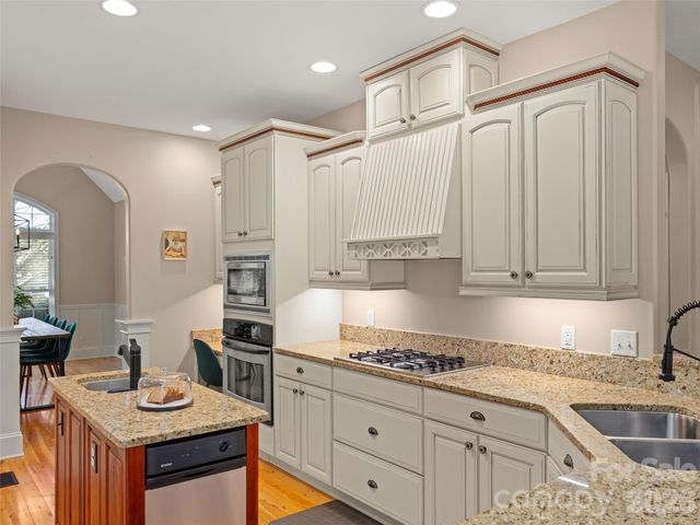 47 Ledgestone Drive, Fairview, NC 28730