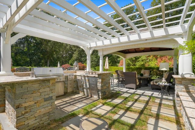 4 Hageman Court, Katonah, NY 10536