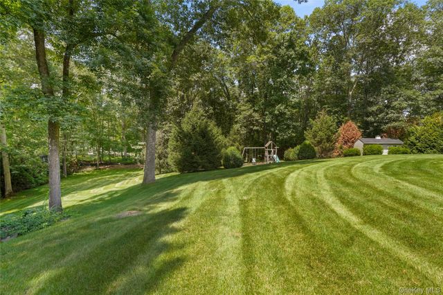 4 Hageman Court, Katonah, NY 10536