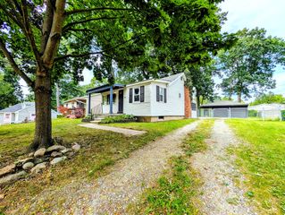 3918 Mapleleaf Road, Waterford Twp, MI 48328