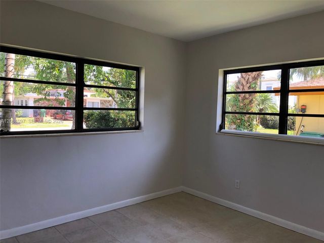 2560 NE 200th St 0, Miami, FL 33180