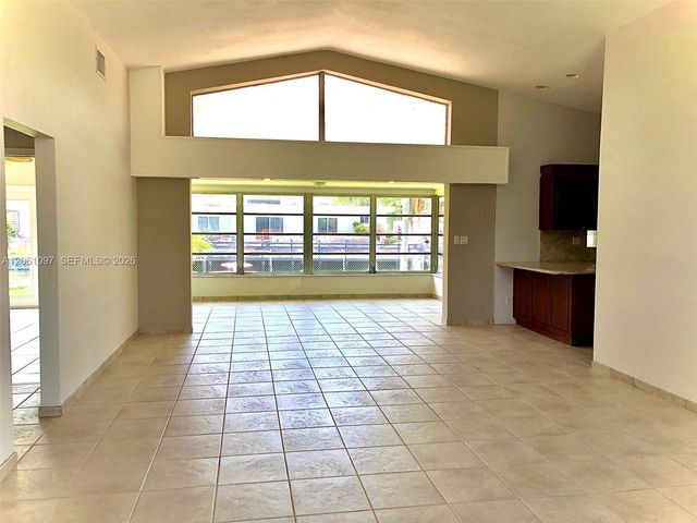 2560 NE 200th St 0, Miami, FL 33180
