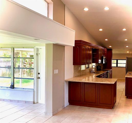 2560 NE 200th St 0, Miami, FL 33180