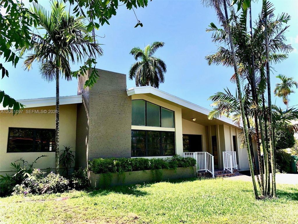 2560 NE 200th St 0, Miami, FL 33180