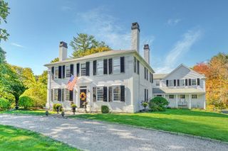 107 Westford Rd, Concord, MA 01742
