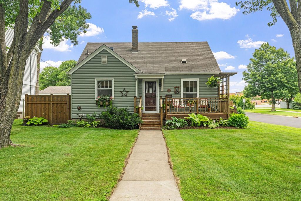 3253 Hampshire Avenue S, Saint Louis Park, MN 55426