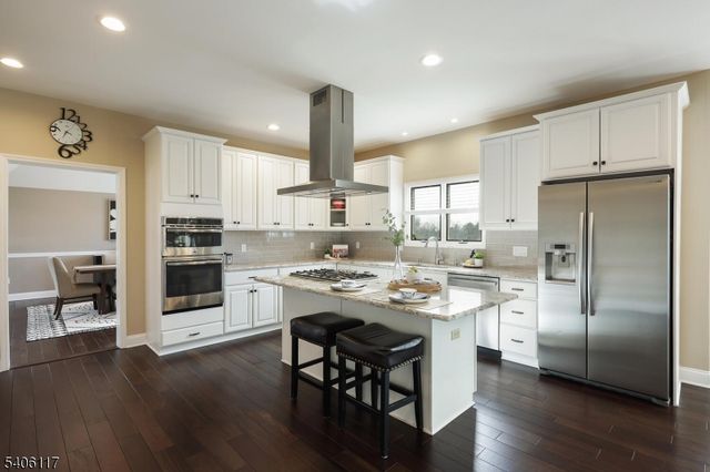 26 Davenport Way, Hillsborough Twp., NJ 08844