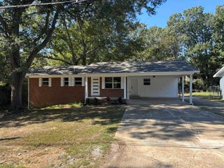 8616 Dreher Ln, Little Rock, AR 72209