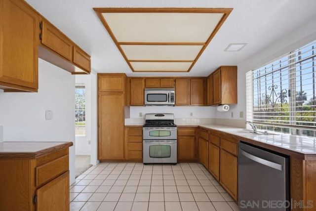 2304 N Apple Ave, Rialto, CA 92377