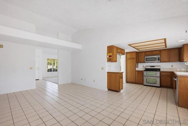 2304 N Apple Ave, Rialto, CA 92377