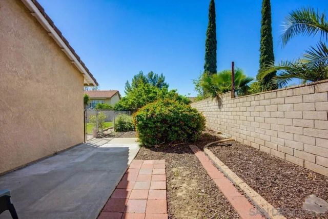 2304 N Apple Ave, Rialto, CA 92377