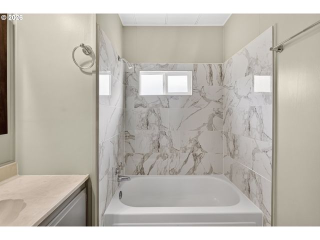 205 S 54TH St 20, Springfield, OR 97478