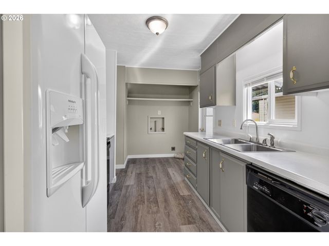 205 S 54TH St 20, Springfield, OR 97478