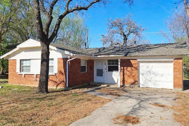 3513 Parkwoods Lane, Midwest City, OK 73110