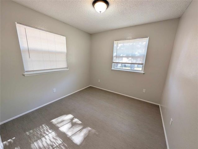 3513 Parkwoods Lane, Midwest City, OK 73110