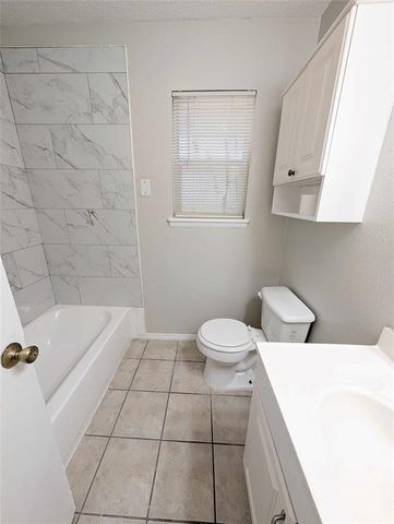 3513 Parkwoods Lane, Midwest City, OK 73110