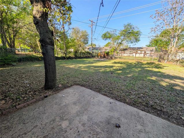 3513 Parkwoods Lane, Midwest City, OK 73110