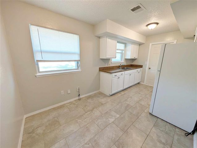 3513 Parkwoods Lane, Midwest City, OK 73110