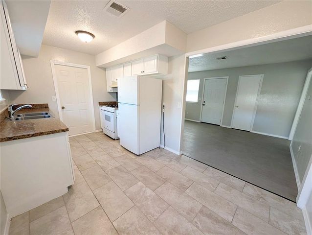 3513 Parkwoods Lane, Midwest City, OK 73110