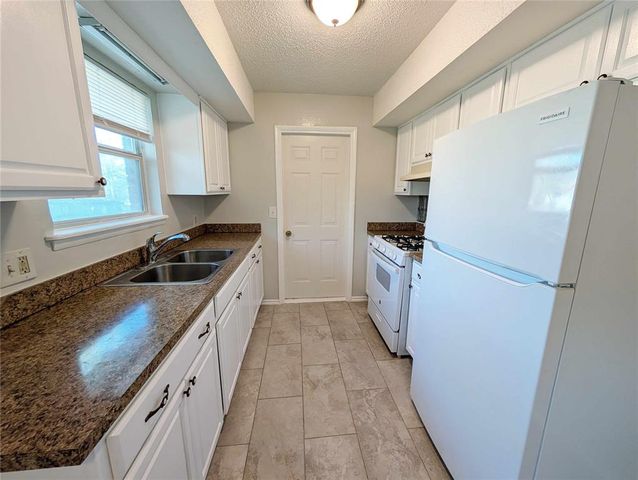 3513 Parkwoods Lane, Midwest City, OK 73110