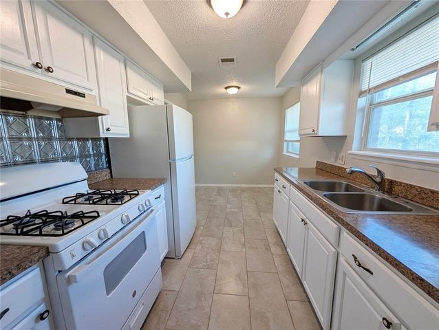 3513 Parkwoods Lane, Midwest City, OK 73110
