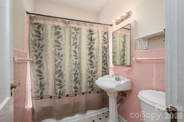 609 Hillcrest Avenue, Gastonia, NC 28052