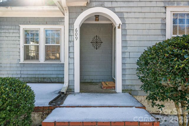 609 Hillcrest Avenue, Gastonia, NC 28052