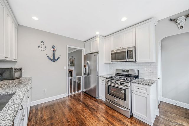 19 Cherry Avenue, West Sayville, NY 11796