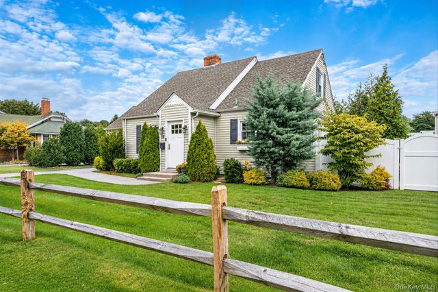 19 Cherry Avenue, West Sayville, NY 11796