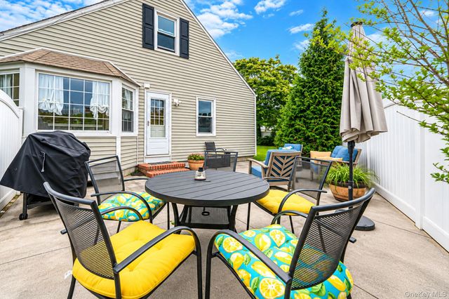19 Cherry Avenue, West Sayville, NY 11796