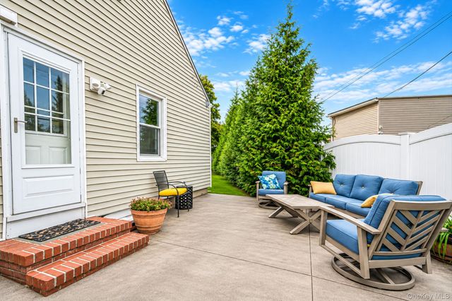 19 Cherry Avenue, West Sayville, NY 11796