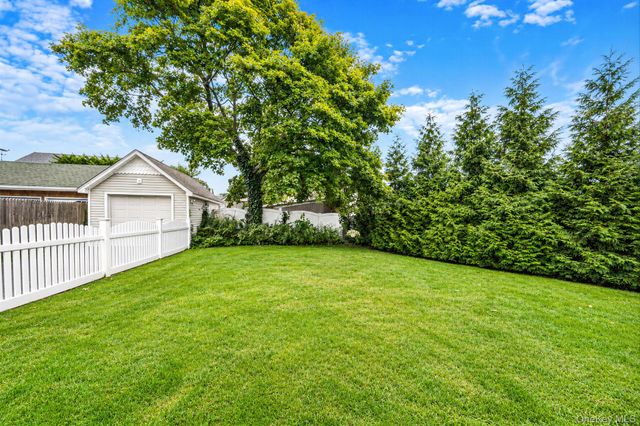 19 Cherry Avenue, West Sayville, NY 11796