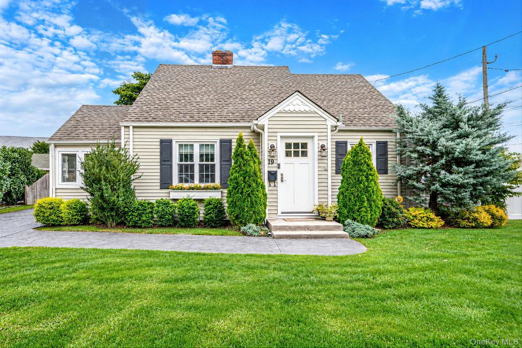 19 Cherry Avenue, West Sayville, NY 11796