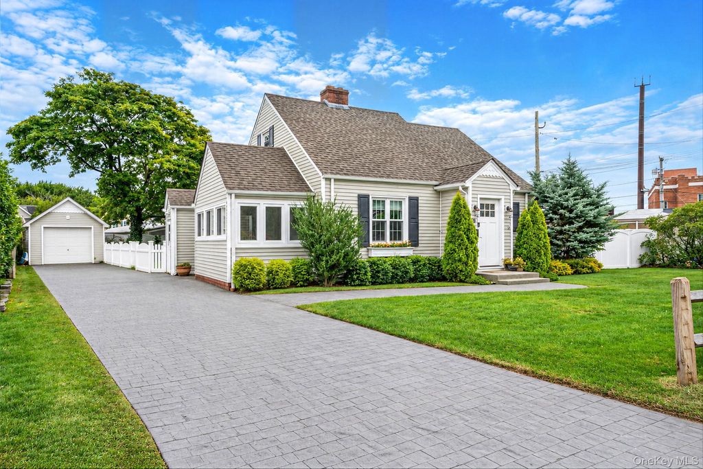19 Cherry Avenue, West Sayville, NY 11796 — photo 2
