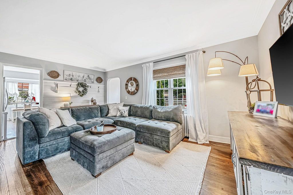 19 Cherry Avenue, West Sayville, NY 11796 — photo 4