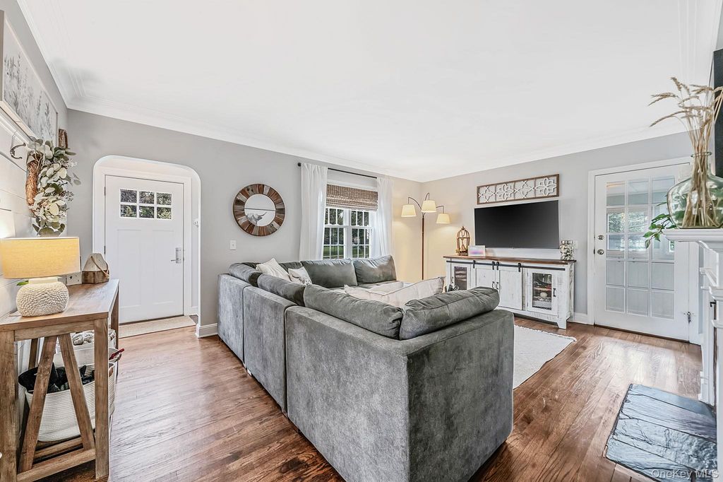 19 Cherry Avenue, West Sayville, NY 11796 — photo 5