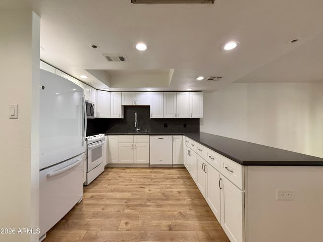7850 E CAMELBACK Road 209, Scottsdale, AZ 85251