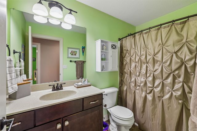 8375 Dakota Drive, West Des Moines, IA 50266