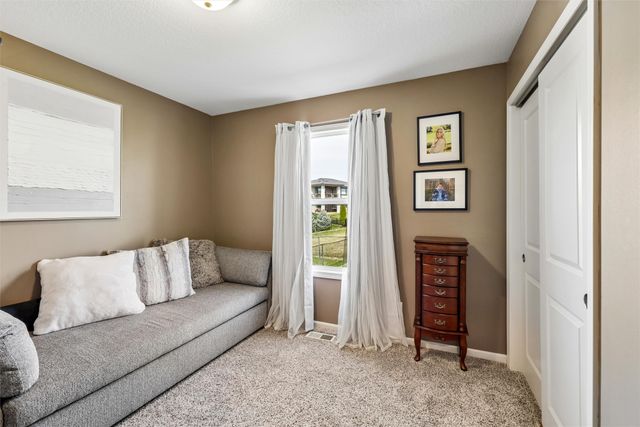 8375 Dakota Drive, West Des Moines, IA 50266