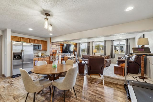 8375 Dakota Drive, West Des Moines, IA 50266